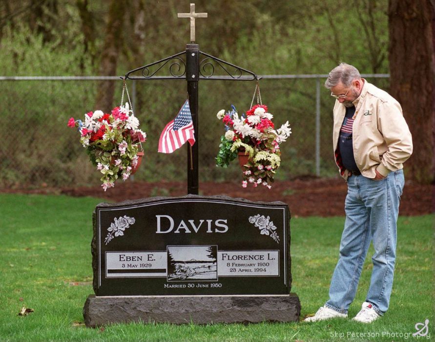 Eb Davis at His Wife's Grave